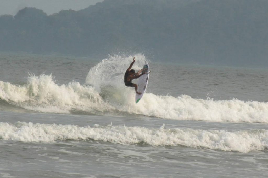 CT de Surf no José Menino abre seletiva para formação de atletas