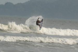 CT de Surf no José Menino abre seletiva para formação de atletas