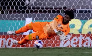Corinthians busca empate no fim e avança no Paulistão graças a Hugo Souza nos pênaltis
