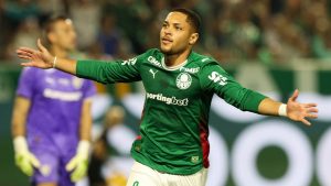 Palmeiras bate Fluminense e segue líder do Brasileirão