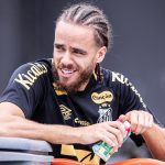 Santos oficializa rescisão de contrato com Billal Brahimi
