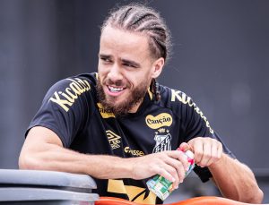 Bilal Brahimi deixa o Santos por empréstimo para o Estrela da Amadora, de Portugal 