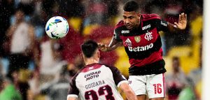 Paquetá falha, Lanús vira na prorrogação e faz Flamengo perder segundo título no ano