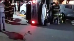 Acidente provoca capotamento de veículo na Ponta da Praia