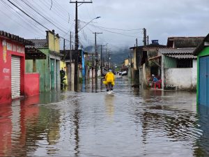 Chuvas suspendem aulas em Mongaguá; Peruíbe ainda tem desabrigados