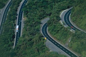 Ecovias inicia melhorias em curvas no trecho de serra da Via Anchieta