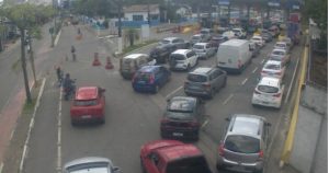Motoristas enfrentam transtornos na balsa entre Santos e Guarujá