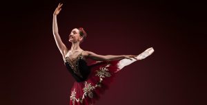 Bailarina conquista vaga em companhia italiana e pede apoio