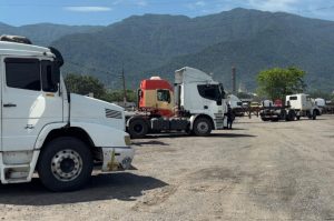 Cubatão inicia renovação de credenciais de caminhoneiros