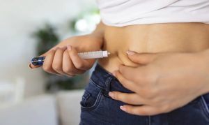 Anvisa alerta para novos riscos com uso de canetas emagrecedoras