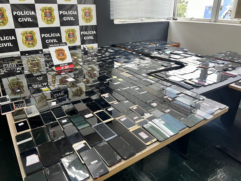 Estado começa a notificar celulares com procedência suspeita