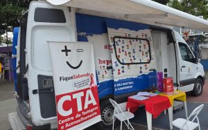 Guarujá distribui autotestes de HIV e preservativos durante o Carnaval