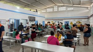 Vítimas das chuvas voltam para casa em Peruíbe