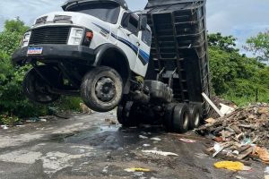 GCM de São Vicente flagra descarte irregular no Parque Bitaru