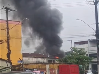 Novo incêndio assusta moradores da Zona Noroeste, em Santos