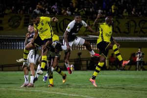 Corinthians faz jogo seguro, vence o São Bernardo e encara a Portuguesa nas quartas do Paulistão