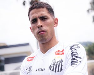 Santos anuncia contratação do volante Christian Oliva por três temporadas