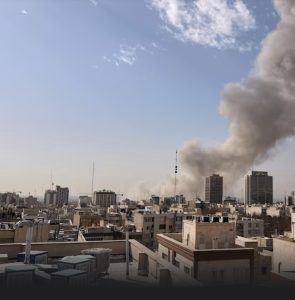 Em ação conjunta, EUA e Israel atacam Irã