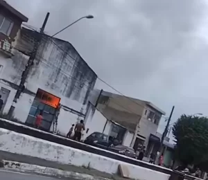 Fábrica de velas pega fogo em São Vicente