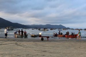 Pescadores localizam corpo de adolescente na Praia do Perequê