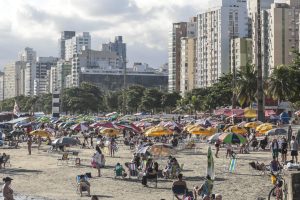 Feriado e eventos movimentam economia; Litoral prevê R$ 42,1 mi