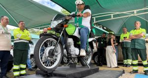 Ecovias traz simulador de acidentes com moto e faz demonstração em Santos