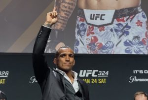 Charles Oliveira projeta reencontro com Max Holloway no UFC 326