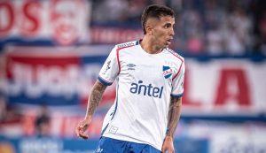 Santos avança pelo volante uruguaio Christian Oliva e aguarda anúncio oficial