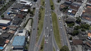 Obras interditam Via Expressa Sul, em Praia Grande