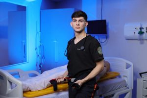 Matheus Bortolomasi aplica a disciplina do karatê na busca pela formação em medicina