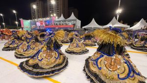 Alegria toma conta da avenida na primeira noite do Carnaval de Santos 2026
