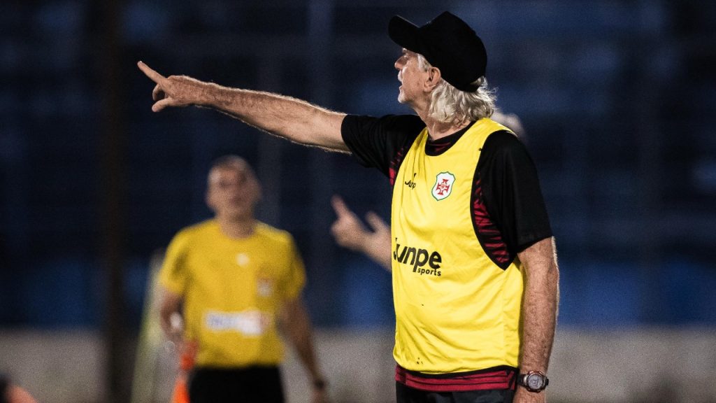 Sérgio Guedes analisa derrota da Portuguesa Santista para o União São João