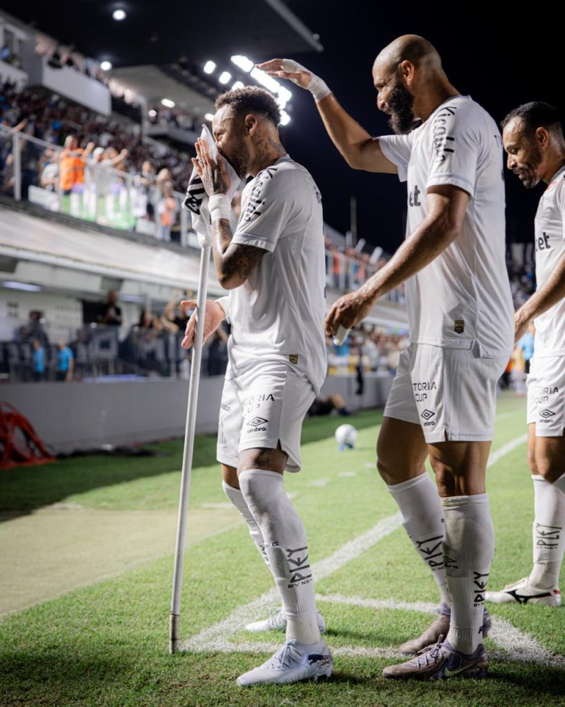 Com dois gols de Neymar, Santos vence o Vasco na Vila