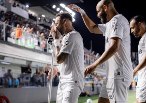 Com dois gols de Neymar, Santos vence o Vasco na Vila