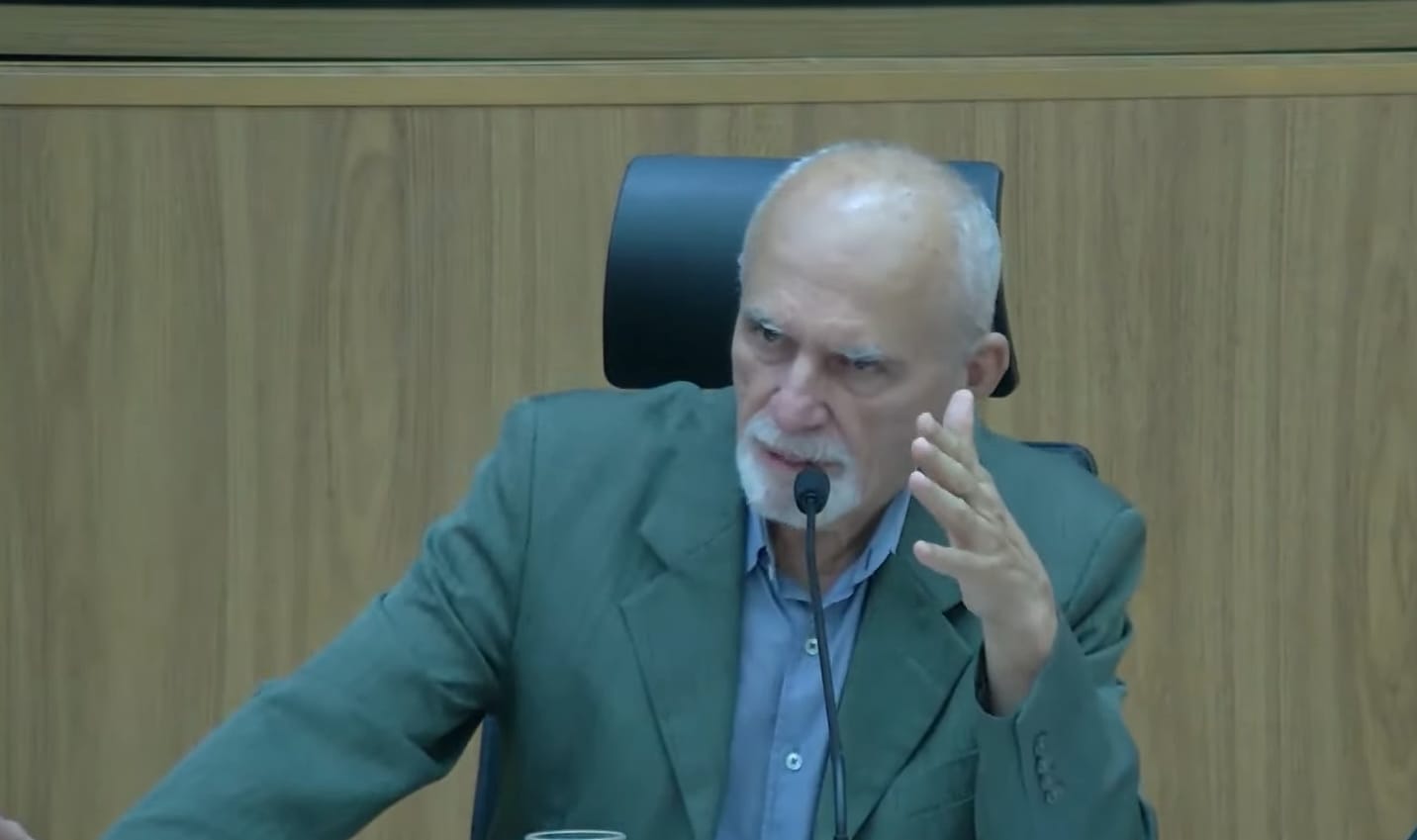 Restrição de homenagens gera discussão entre vereadores santistas | Jornal da Orla