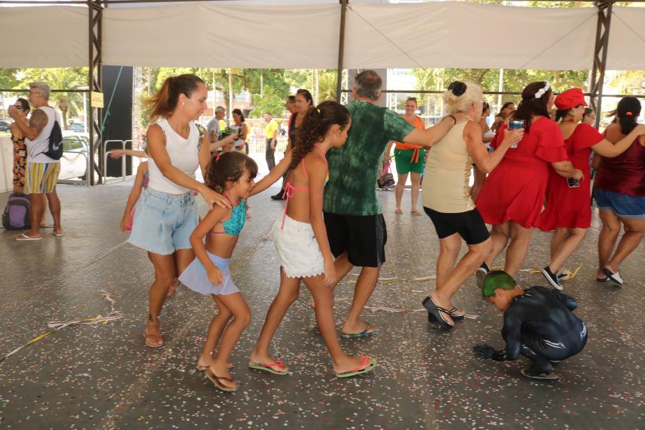 Tendas de verão recebem programação de carnaval