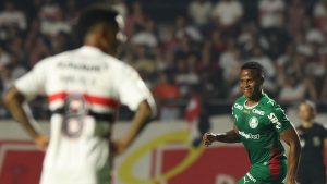 Abel dá aula a Roger, Palmeiras bate o São Paulo e dispara na ponta do Brasileiro