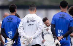 Santos e Corinthians duelam na Vila Belmiro pelo Campeonato Brasileiro