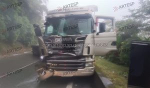 Choque entre carretas bloqueia a Rodovia Anchieta