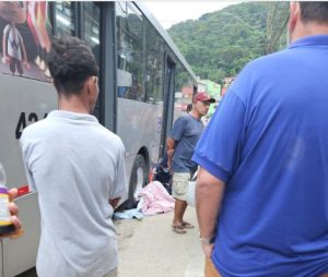 Idosa morre ao ser prensada por roda de ônibus no Perequê