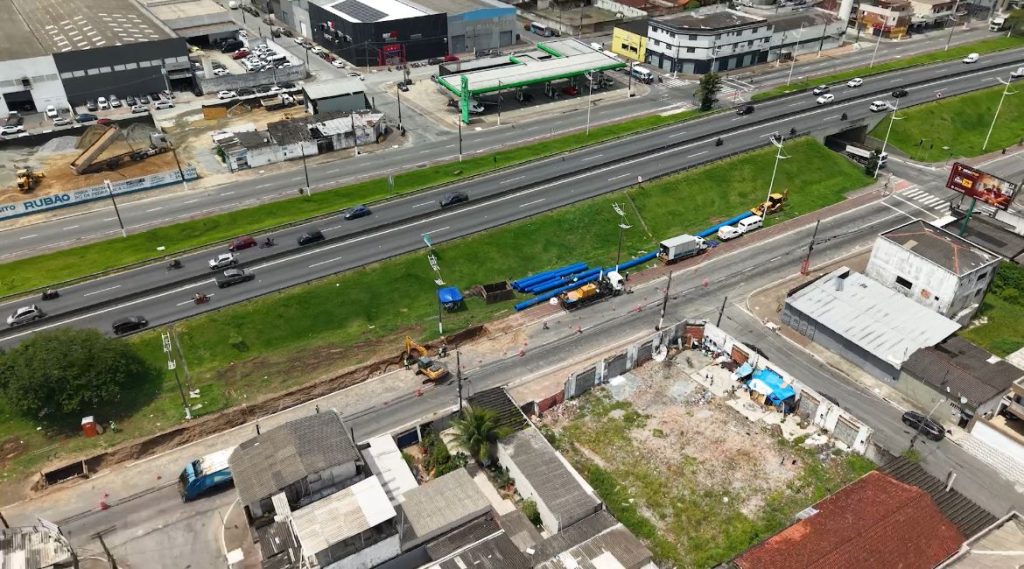 Obras da Sabesp provocam interdições em Praia Grande
