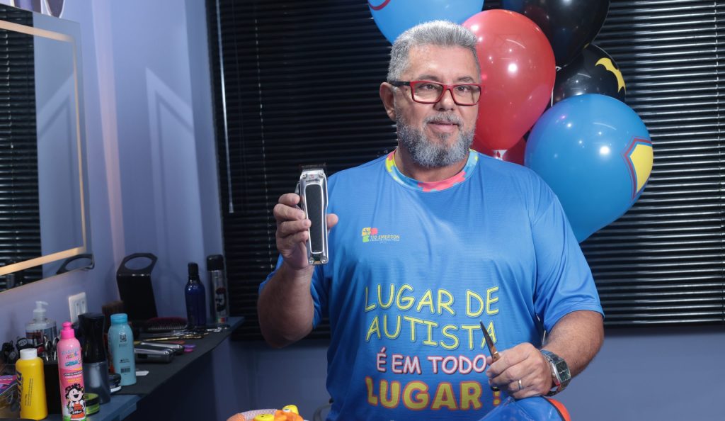 Barbearia santista faz atendimento especializado para crianças atípicas
