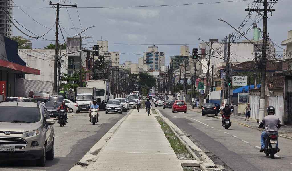 Guarujá retoma obras da ciclovia da Avenida dos Caiçaras