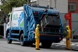 Funcionários da limpeza urbana podem normalizar atividades na Baixada