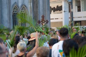 Domingo de Ramos reúne centenas de fiéis na Baixada Santista