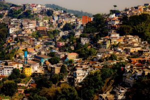 Luiz Buscapé transforma vivência periférica em fotografia de potência