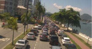 Filas e lentidão: a realidade de estradas e balsas neste sábado