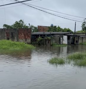 Estado envia ajuda a Peruíbe e mantém alerta para chuvas na região