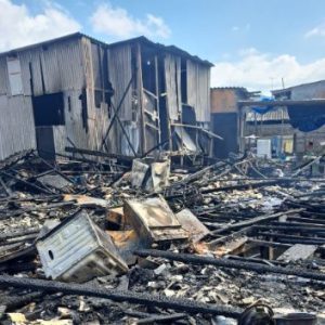 Incêndio na Vila Esperança deixa um cachorro morto