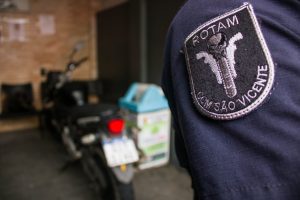GCM de São Vicente recupera moto furtada no Parque Bitaru